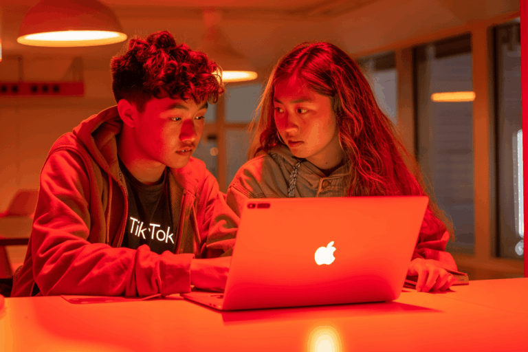 découvrez comment cette nation européenne a pris la décision audacieuse d'interdire tiktok, un acte fort en faveur de la protection de sa jeunesse. plongez dans les enjeux de cette mesure controversée et ses implications sur les nouvelles générations.