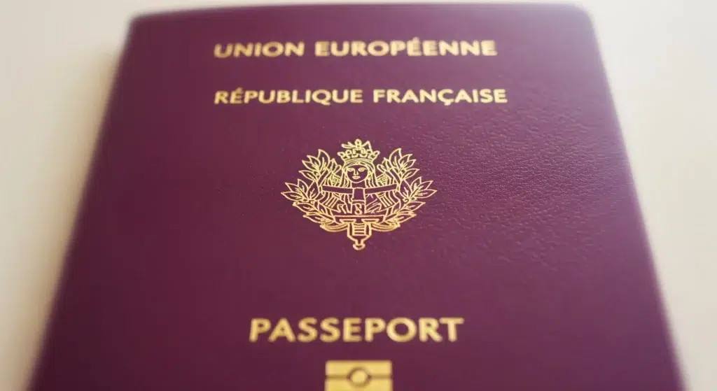La forme du passeport français en 2025